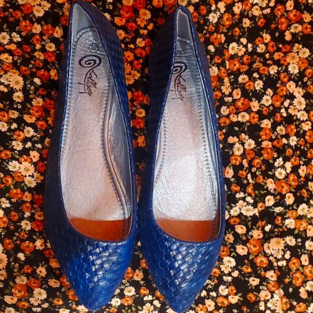 NWB Lollipop Funnel Navy Blue Flat Shoes